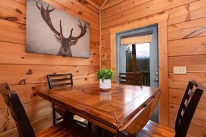 Dining - Near Downtown Gatlinburg/Beautiful Views/Hot Tub (Gatlinburg)