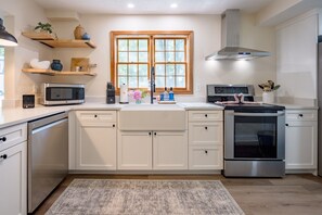 Fridge, microwave, oven, stovetop - Spacious Waterfront Home secluded on 60 ac with Beach and Boat Ramp (Drayden)