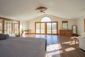 3 عدّة غرف نوم ومكتب ومكواة/لوح كي وسرير سفر