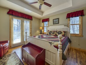 4 chambres, bureau, fer et planche à repasser, lit parapluie