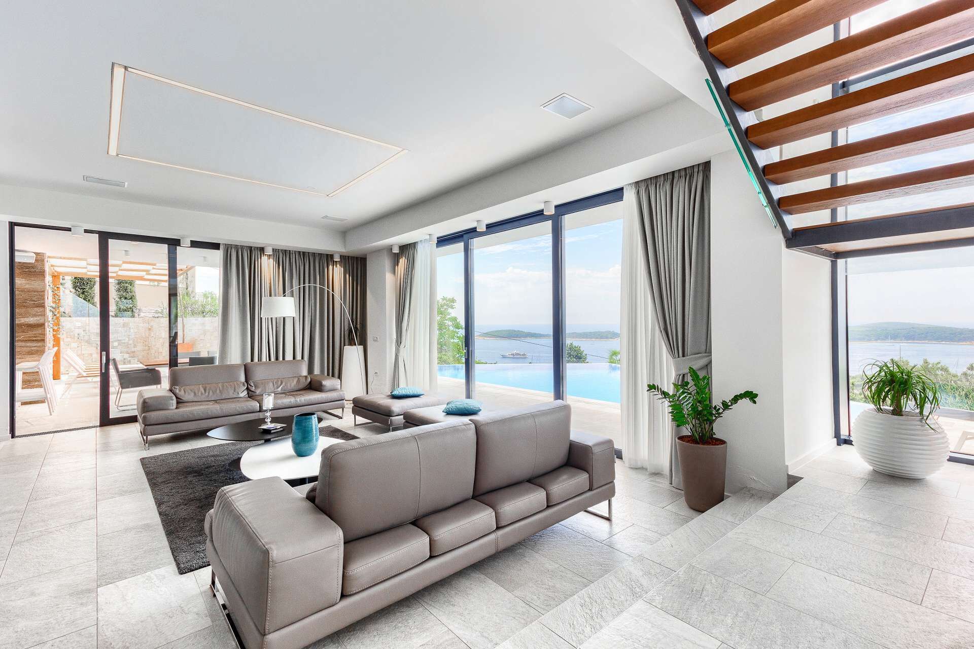 Flat-screen TV, fireplace