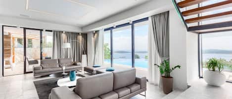 Televisión de pantalla plana y chimenea