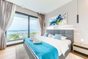 4 bedrooms, desk, iron/ironing board, free WiFi