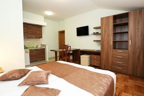 In-room safe, iron/ironing board, WiFi, bed sheets - Romantic Studio Apartment, Breakfast Option & WiFi (Zadar)