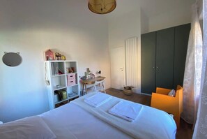 4 quartos, ferros/tábuas de passar roupa, Wi-Fi, roupa de cama