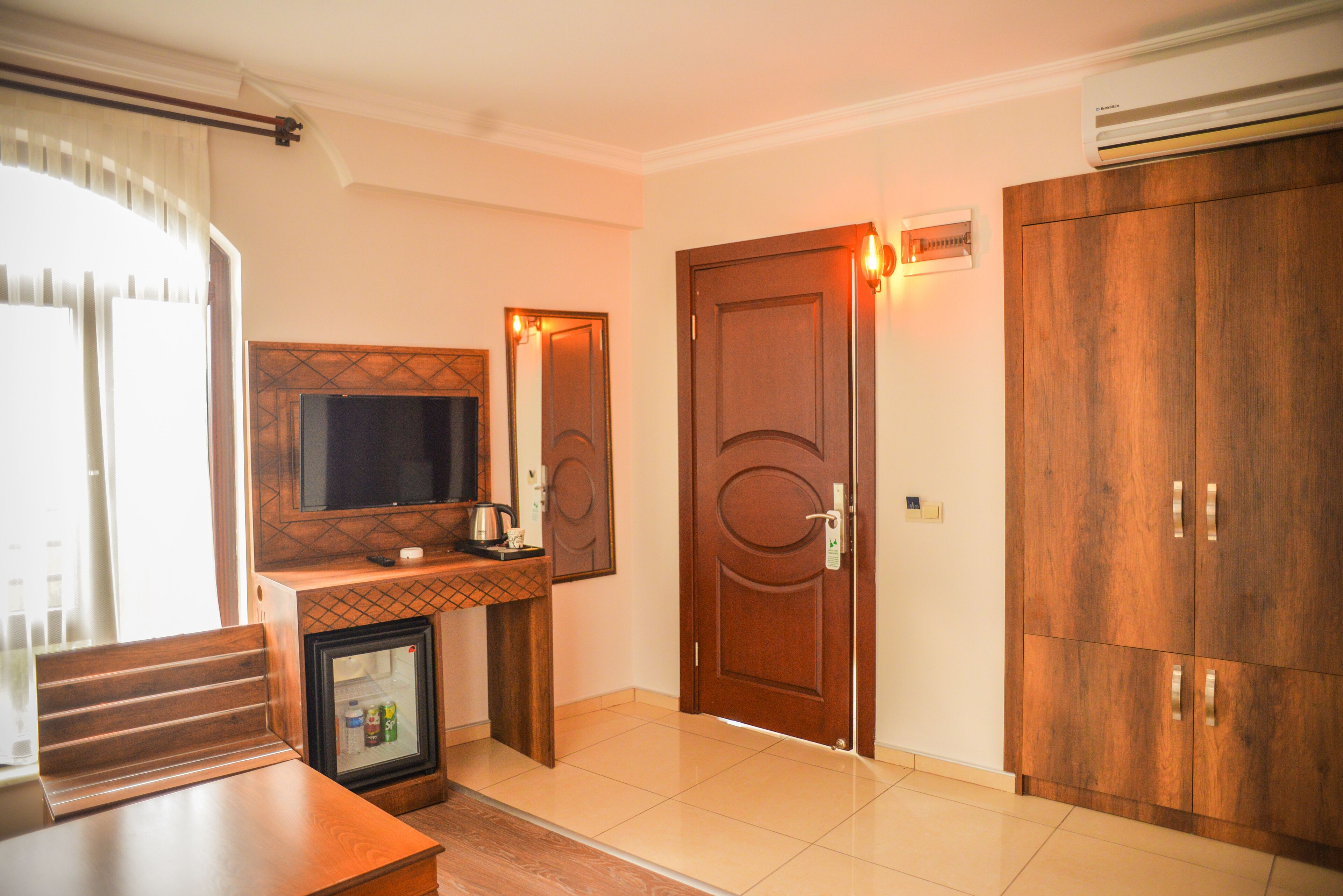 double room | living area | flat-screen tv