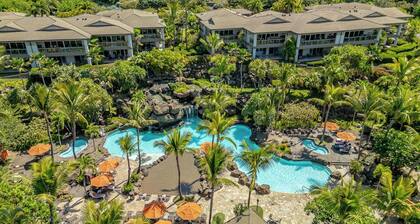 Tropical Luxury Villa Indoor-Outdoor Living, Gourmet Kitchen and Spa Bathrooms!