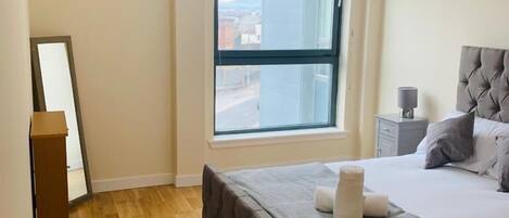 2 chambres, fer et planche à repasser, Wi-Fi, draps fournis