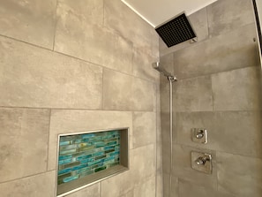 Combined shower/tub, hair dryer, towels, soap