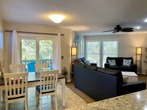 Älytelevisio, takka, kirjoja