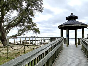Property grounds - OBX Sunset Lovers ! 2 Bed/2 Bath Soundside Condo with Canal View (Kill Devil Hills)