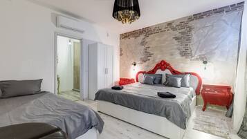 7 bedrooms, desk, iron/ironing board, travel crib