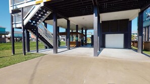 Terrace/patio - Fish Tale Flats: 3  BR, 2  BA House in Port Bolivar, Sleeps 12 (Bolivar Peninsula)