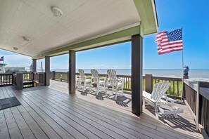 Terrace/patio - Bella Vista: 4  BR, 2  BA House in Gilchrist, Sleeps 14 (Bolivar Peninsula)