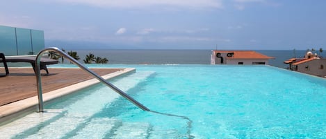 Piscine extérieure, piscine chauffée