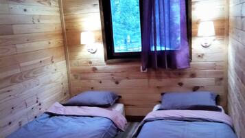 1 chambre, fer et planche à repasser, draps fournis