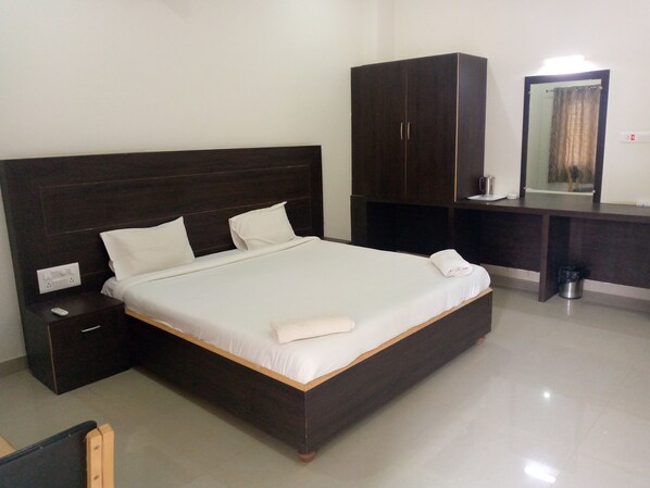 Superior Room | Premium bedding, iron/ironing board