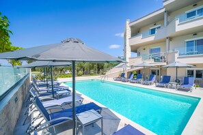 Seasonal outdoor pool, open 10:00 AM to 6:00 PM, pool umbrellas - Iliomagic Luxury Suites Thassos (Thasos)