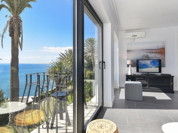 Interior - Seaside Suite 302 by VillaGranCanaria (San Agustin)