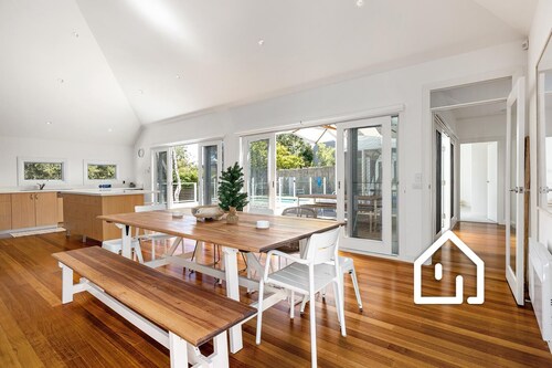 Idyllic Beach House Blairgowrie - 100m to Foreshore, 700m Walk to Village