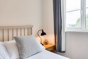 2 slaapkamers, een strijkplank/strijkijzer, gratis wifi, beddengoed