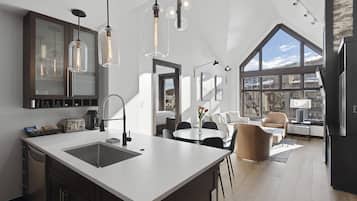 Condo (Capitol Peak 3518) | Living area | TV, fireplace