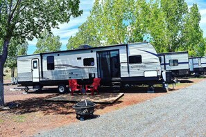 Exterior - Grand Canyon RV Glamping Luxury Suite (Glamping Getaway) (Williams)