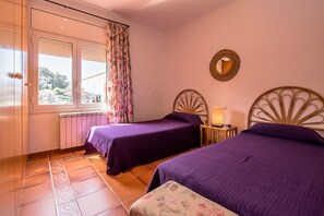 4 chambres, fer et planche à repasser, Wi-Fi