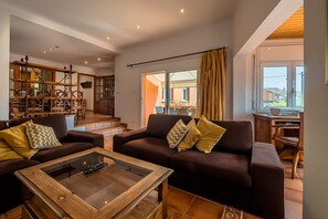 TV - House with private pool 600m from the center of Begur (Begur)