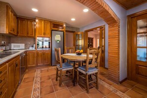 電子レンジ、オーブン、食器洗い機、コーヒー / ティーメーカー