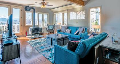 Grandview - Fully Updated! Hot Tub, River, Gorge, Mt Hood Views, Quiet White Salmon