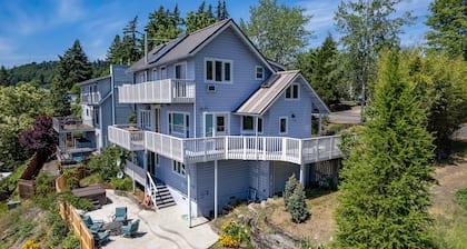 Grandview - Fully Updated! Hot Tub, River, Gorge, Mt Hood Views, Quiet White Salmon