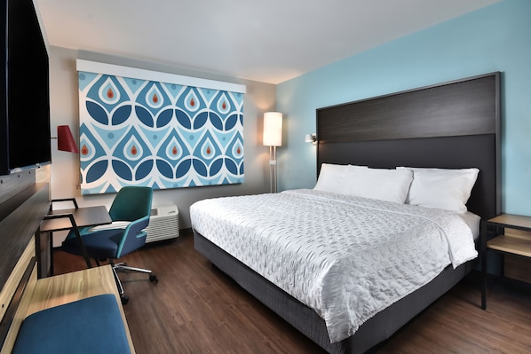 Rom, 1 kingsize-seng | Skrivebord, skrivebord for bærbar PC, wi-fi (inkludert) og sengetøy