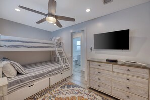 2 habitaciones, tabla de planchar con plancha, cuna de viaje y wifi