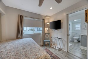 2 bedrooms, iron/ironing board, travel cot, WiFi