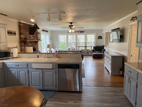 Interior. Taylor’s Landing Retreat, 6 Acres, C&O Canal Access, Event-Friendly Riverfront