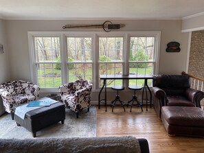 Smart TV - The C&O Adventure Retreat on Taylor's Landing (Sharpsburg)