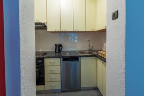 冷蔵庫、食器洗い機