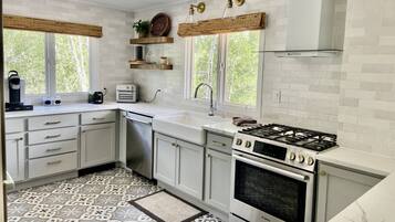 House (Lemond Place Home) | Private kitchen | Full-size fridge, microwave, oven, coffee/tea maker