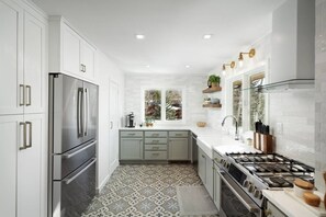 House (Lemond Place Home) | Private kitchen | Full-sized fridge, microwave, oven, coffee/tea maker - Lemond Place Home by iTrip Aspen Snowmass (Snowmass Village)