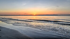Beach nearby, sun-loungers, beach towels