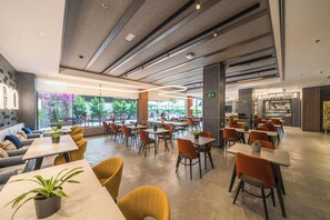 Daily buffet breakfast (EUR 25 per person) - Catalonia Gran Vía Bilbao (Bilbao)