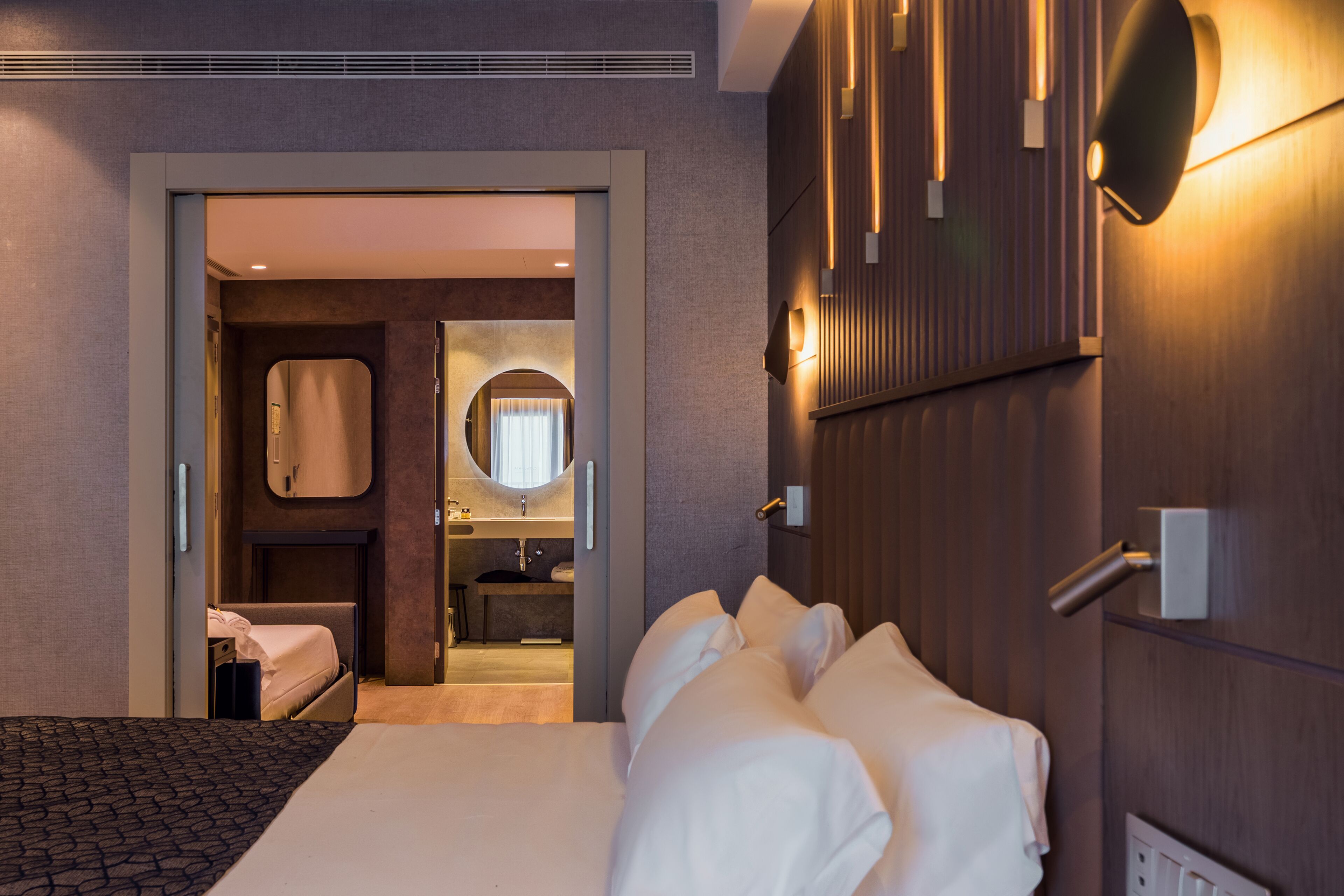 1 bedroom, down duvets, minibar, in-room safe