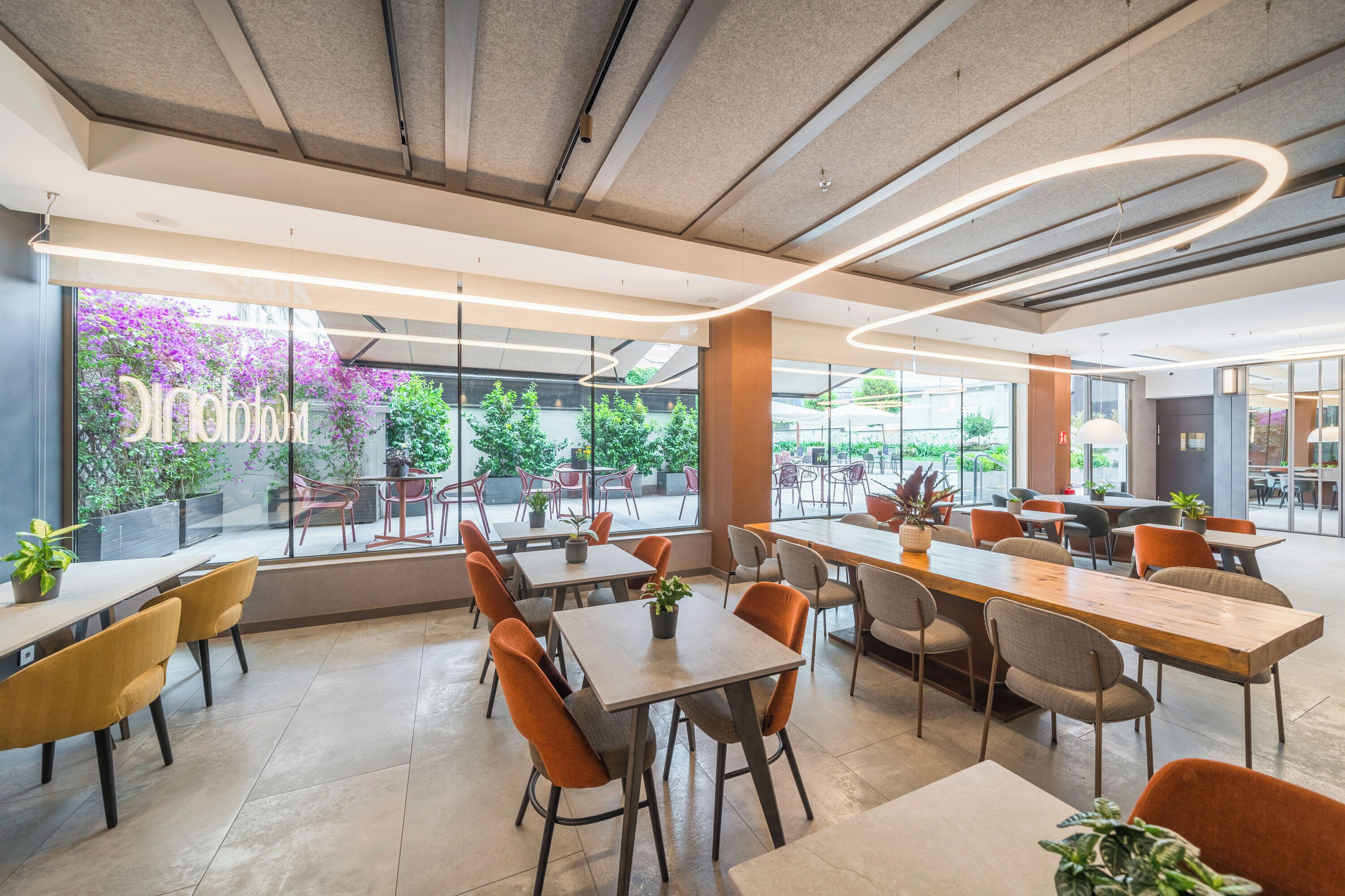 매일 뷔페 아침 식사(1인당 EUR 25)