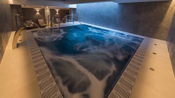 Bain à remous intérieur