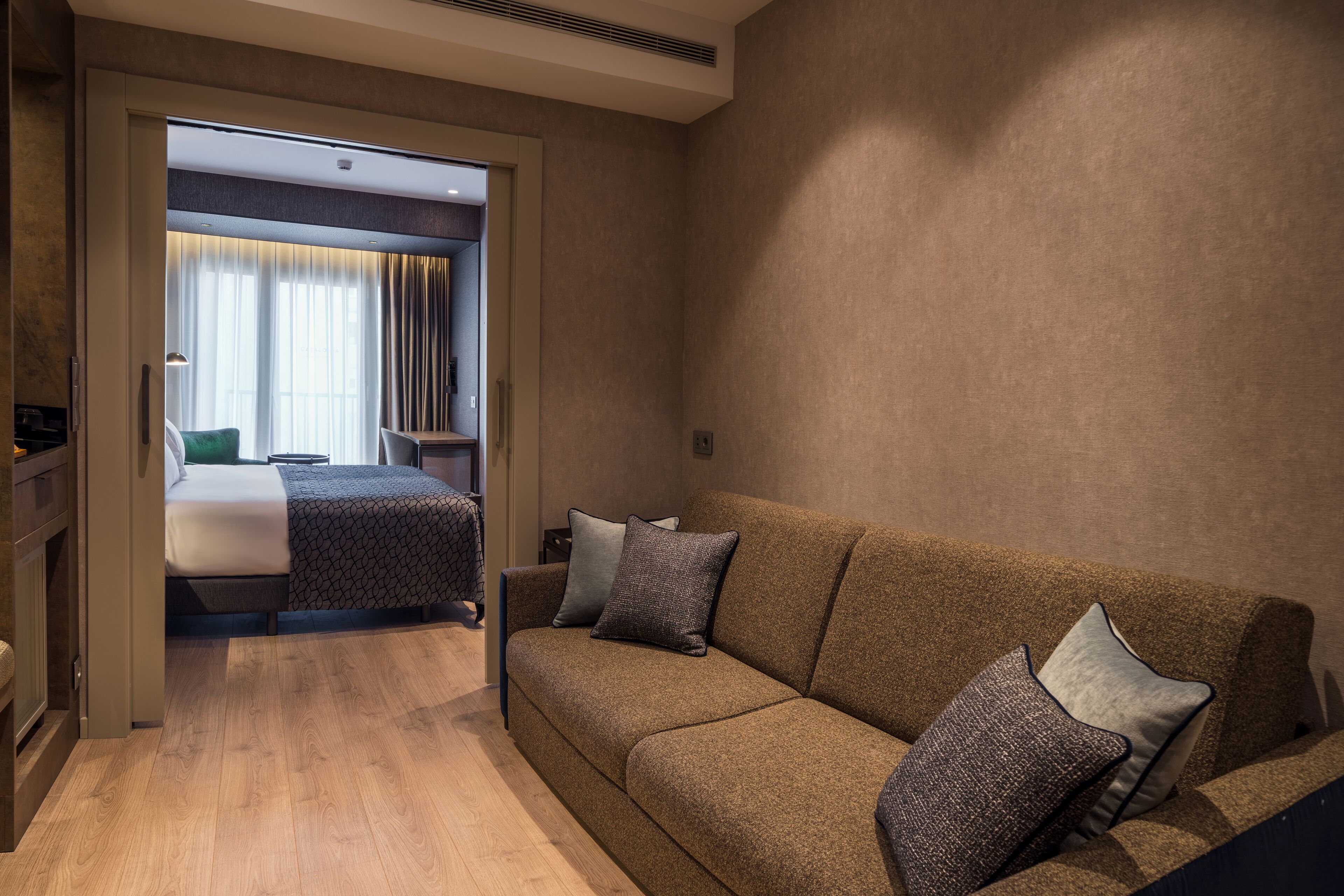 1 bedroom, down duvets, minibar, in-room safe