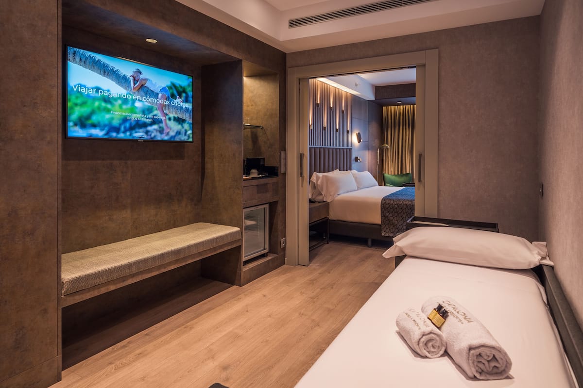 1 bedroom, down comforters, minibar, in-room safe