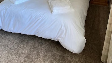3 habitaciones, tabla de planchar con plancha, wifi y ropa de cama