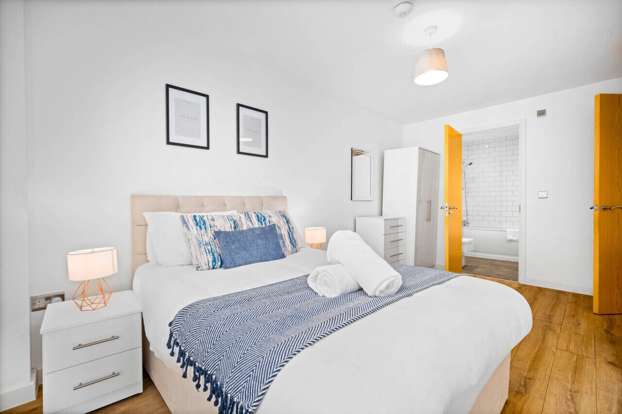 1 bedroom, desk, iron/ironing board, WiFi