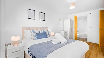 1 bedroom, desk, iron/ironing board, WiFi